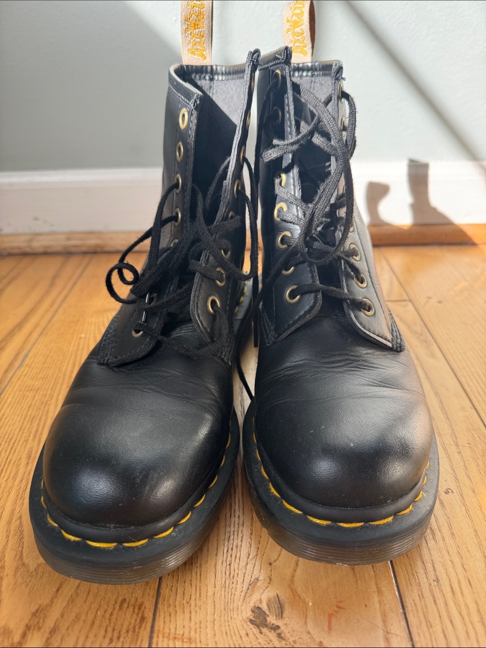 Doc Martin Dr Martin 1460 8 eye vegan leather combat boot classic 7 - Picture 2 of 10